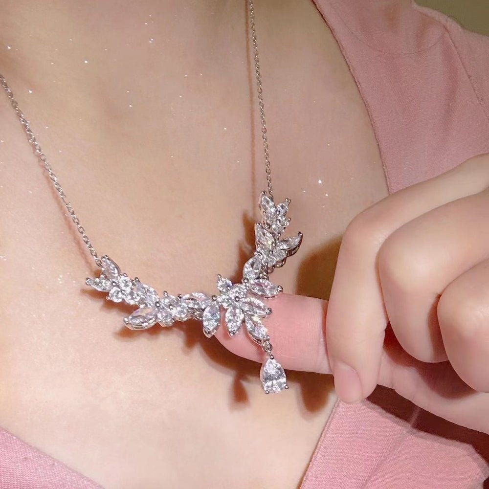 リーフモチーフビジューネックレス｜オフィスカジュアル レディース 通販【ミレジェネ】