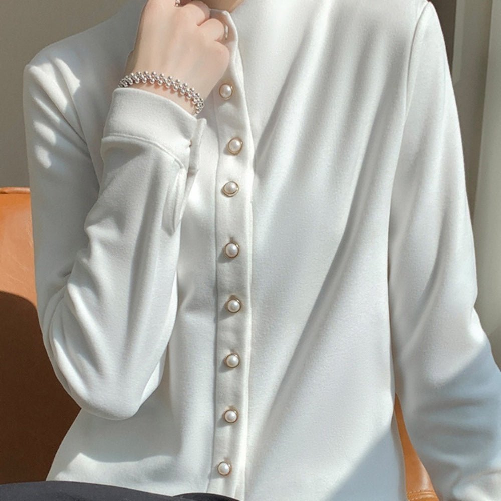 パールボタンボトルネックトップス｜オフィスカジュアル レディース 通販【ミレジェネ】