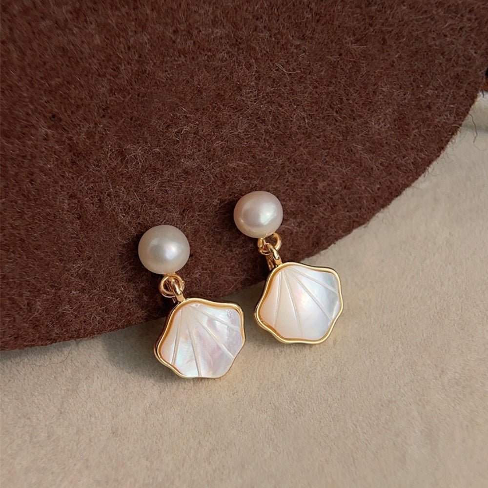 シェルモチーフパールイヤリング/ピアス｜オフィスカジュアル レディース 通販【ミレジェネ】