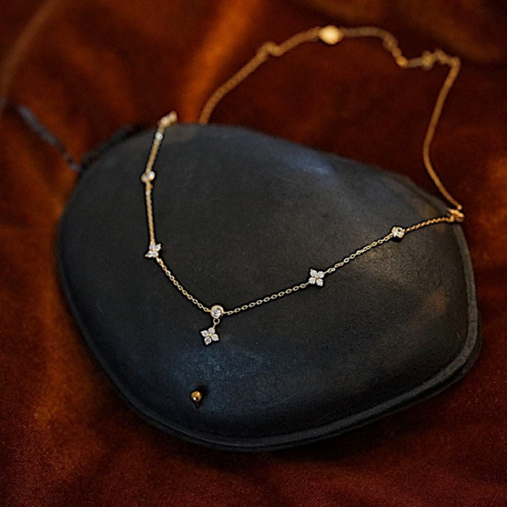 ステーションクローバーネックレス｜オフィスカジュアル レディース 通販【ミレジェネ】