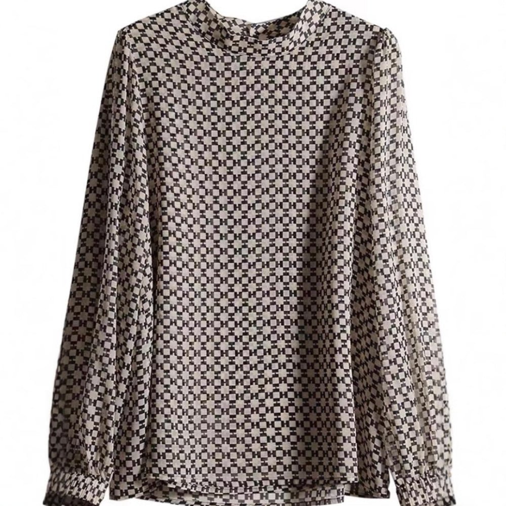 モノトーン幾何学プリントブラウス｜オフィスカジュアル レディース 通販【ミレジェネ】