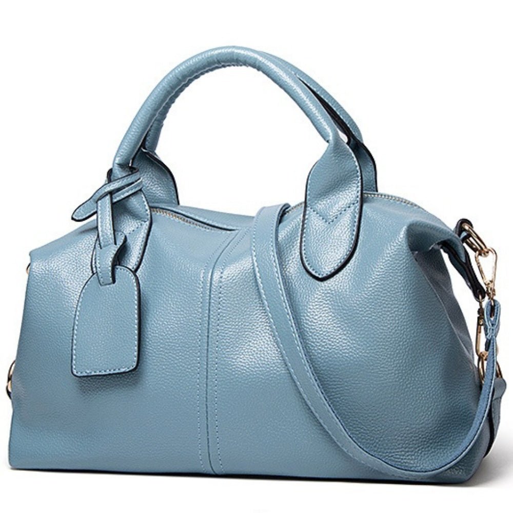 ネイビー タッセル付きボストンバック⭐︎値下げしました チャンピオン（CHAMPION）（メンズ、レディース、キッズ）ボストン