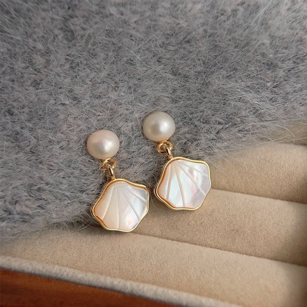 シェルモチーフパールイヤリング/ピアス｜オフィスカジュアル レディース 通販【ミレジェネ】
