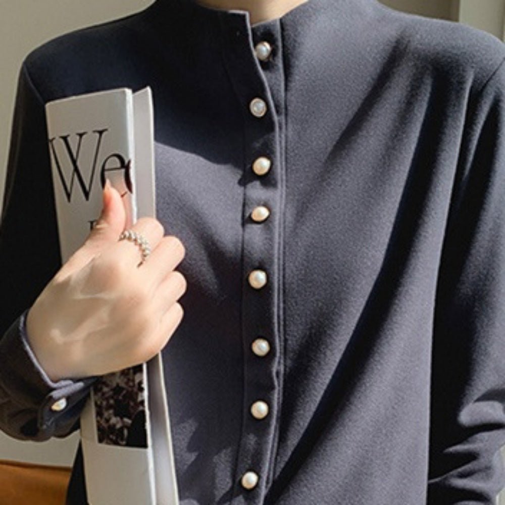 パールボタンボトルネックトップス｜オフィスカジュアル レディース 通販【ミレジェネ】