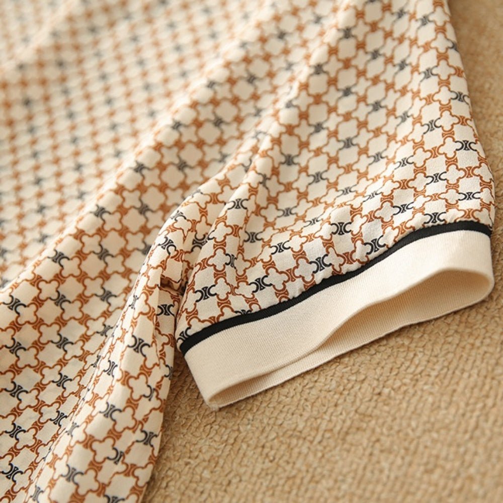 レトロ柄プリントトップス｜オフィスカジュアル レディース 通販【ミレジェネ】