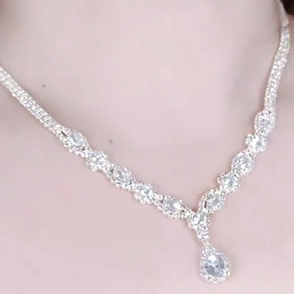 ティアドロップビジューネックレス｜オフィスカジュアル レディース 通販【ミレジェネ】