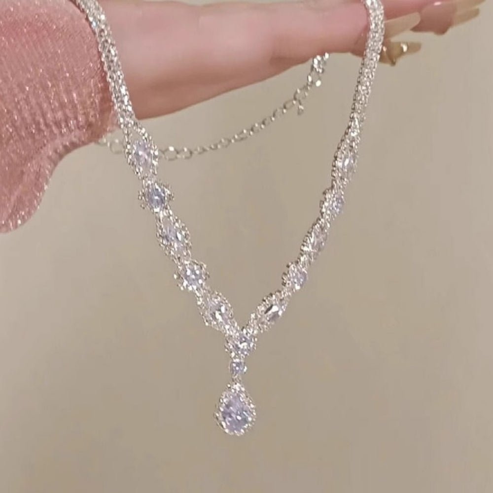 ティアドロップビジューネックレス｜オフィスカジュアル レディース 通販【ミレジェネ】