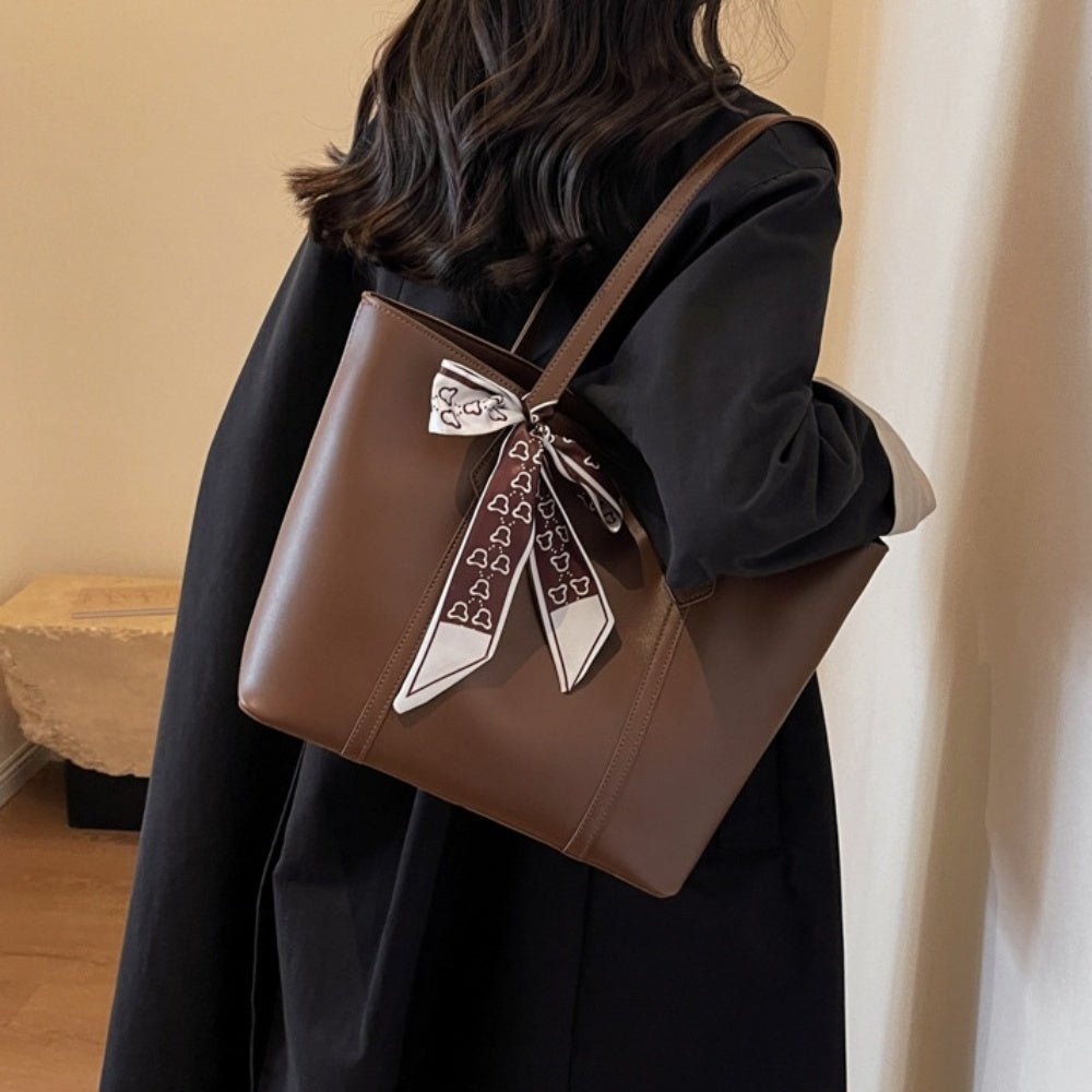 大容量合皮製スカーフ風飾り付き肩掛けバッグ｜オフィスカジュアル