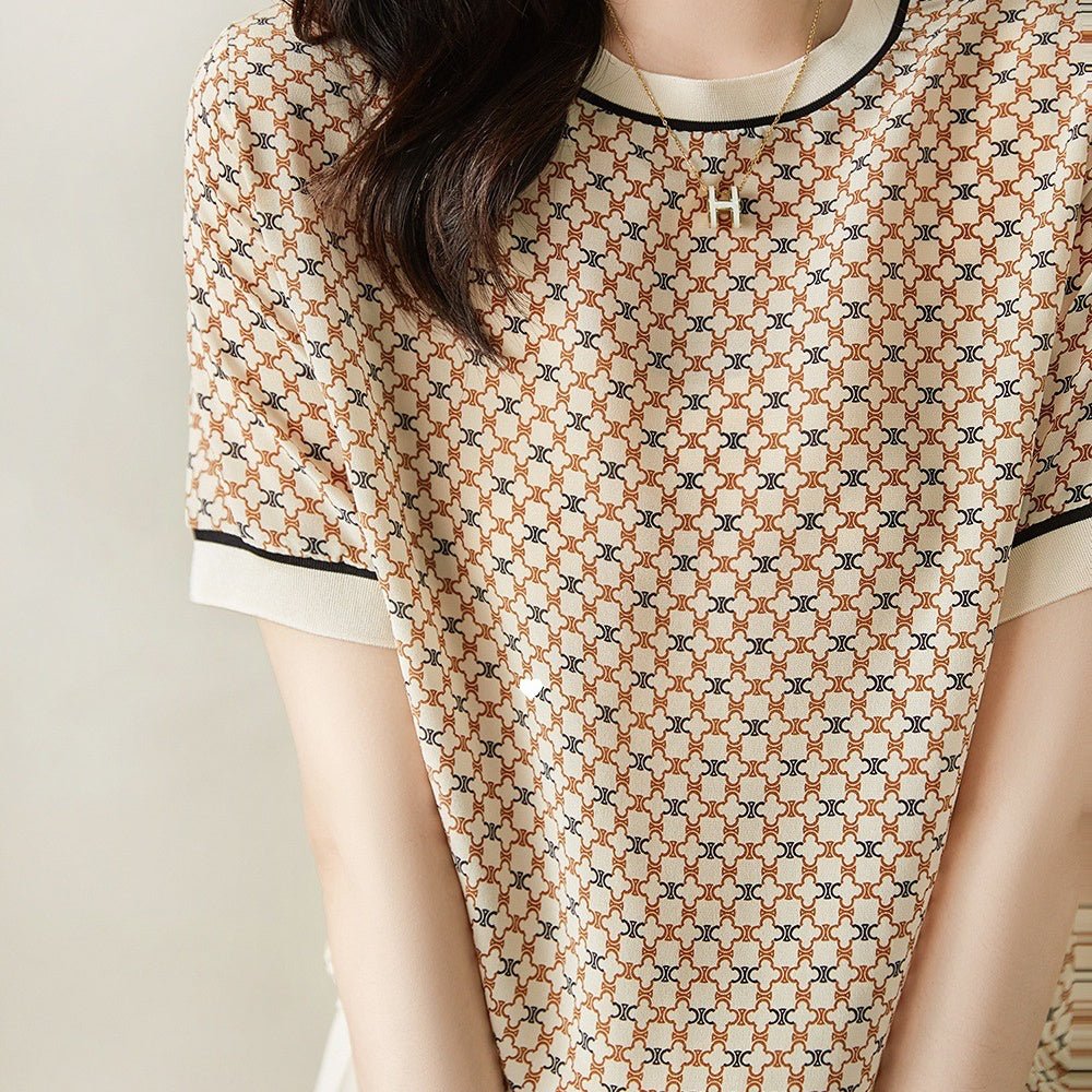 レトロ柄プリントトップス｜オフィスカジュアル レディース 通販【ミレジェネ】