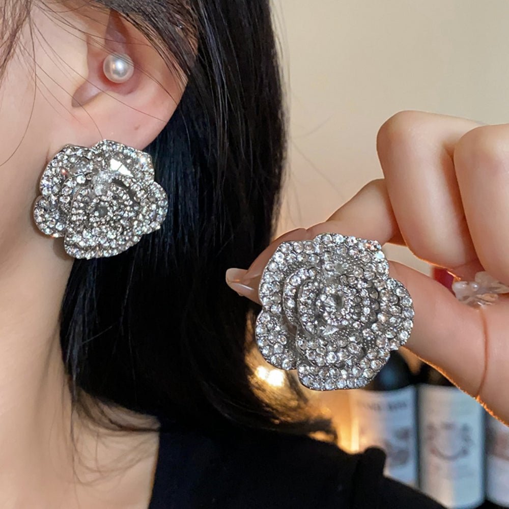 フラワーモチーフビジューフリンジピアス｜オフィスカジュアル レディース 通販【ミレジェネ】