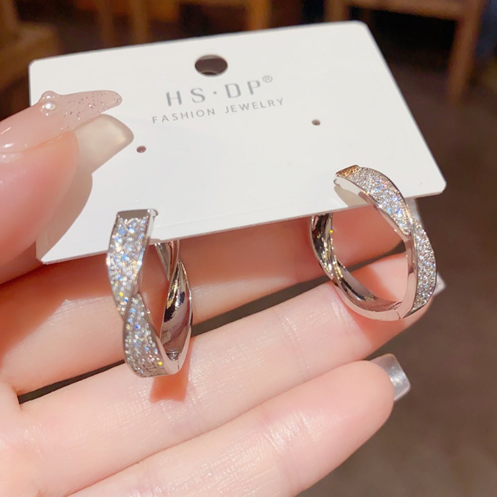 ツイストビジューフープピアス｜オフィスカジュアル レディース 通販【ミレジェネ】