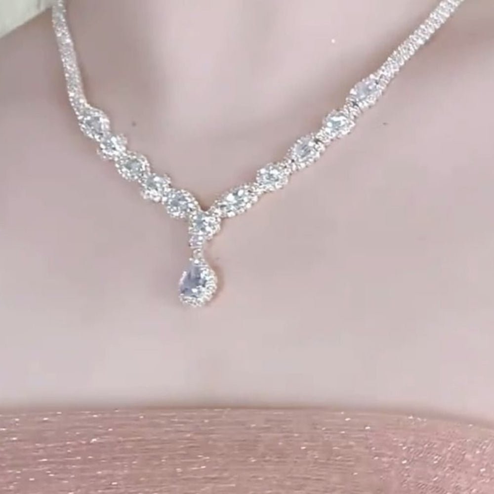 ティアドロップビジューネックレス｜オフィスカジュアル レディース 通販【ミレジェネ】