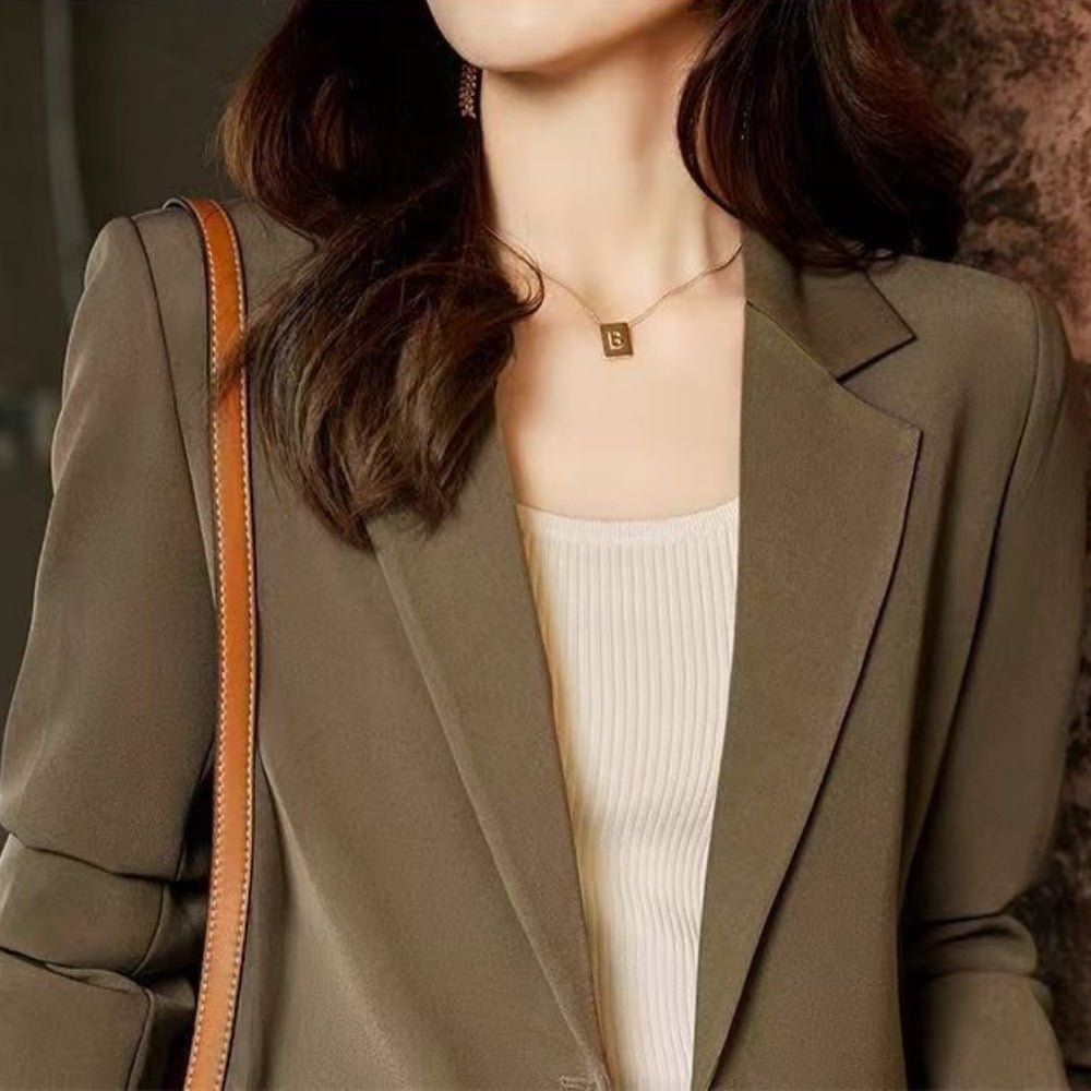 後ろスリットテーラードジャケット｜オフィスカジュアル レディース 通販【ミレジェネ】