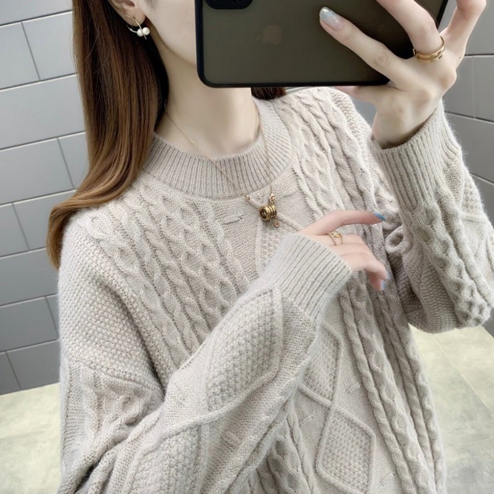 モックネックケーブル編ミドルゲージニット｜オフィスカジュアル