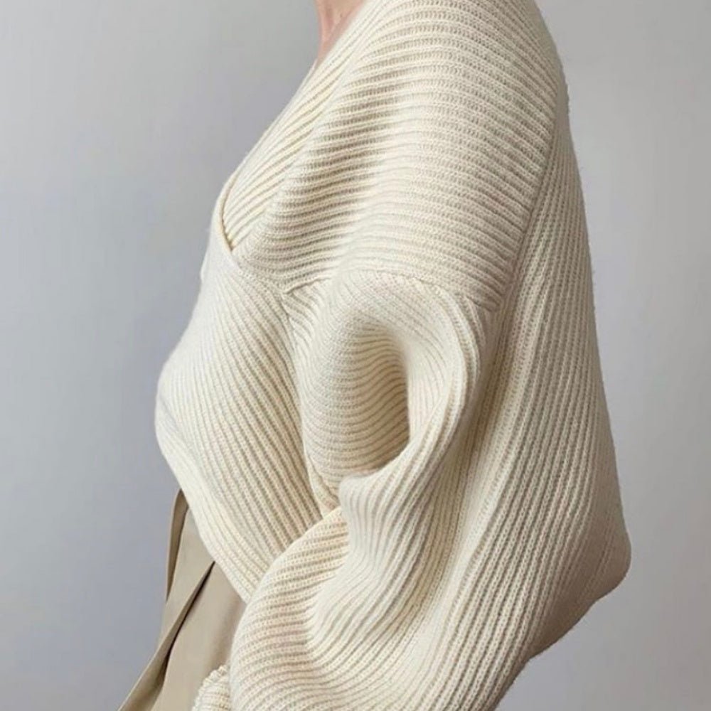 クロスデザインVネックニット