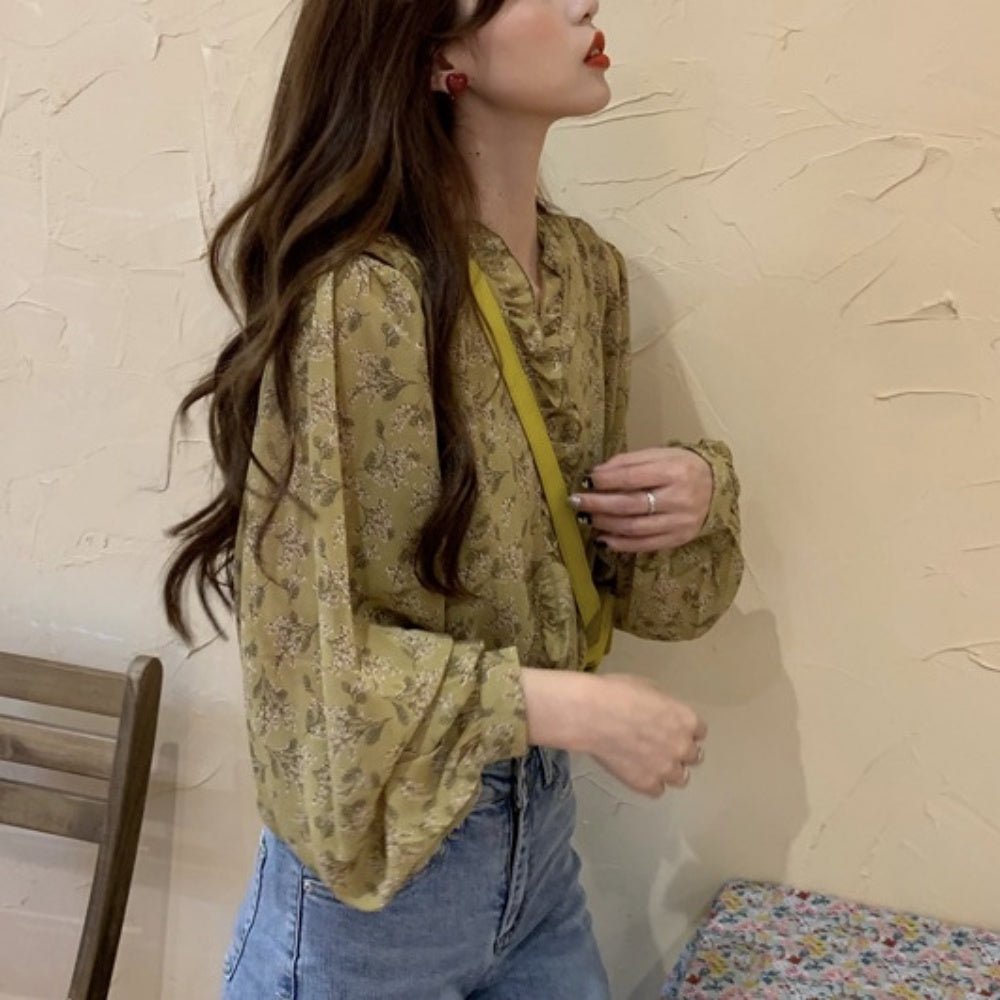 花柄フリルＶネックブラウス｜オフィスカジュアル レディース 通販【ミレジェネ】