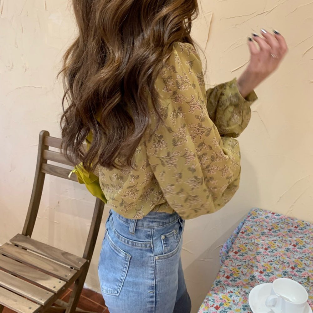 花柄フリルＶネックブラウス｜オフィスカジュアル レディース 通販【ミレジェネ】