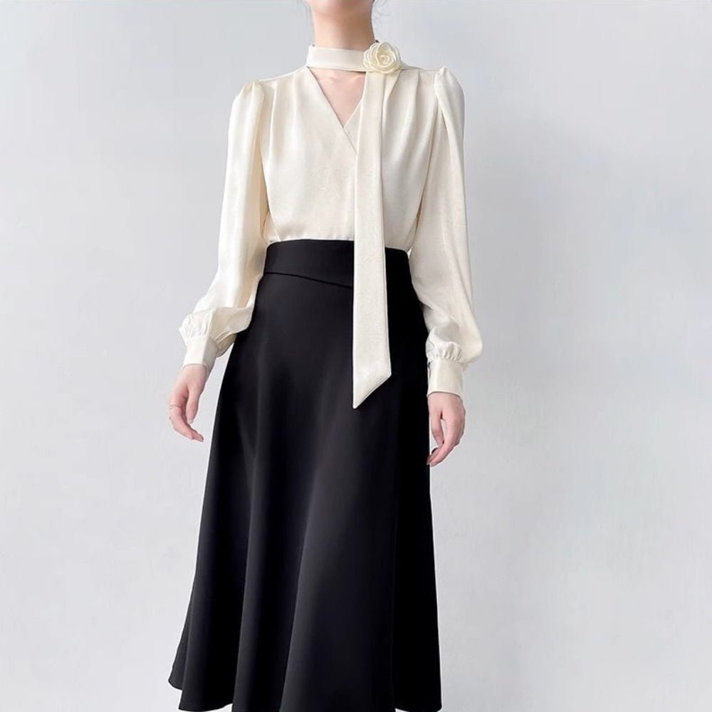 フラワーモチーフ付きVネックサテンブラウス｜オフィスカジュアル レディース 通販【ミレジェネ】