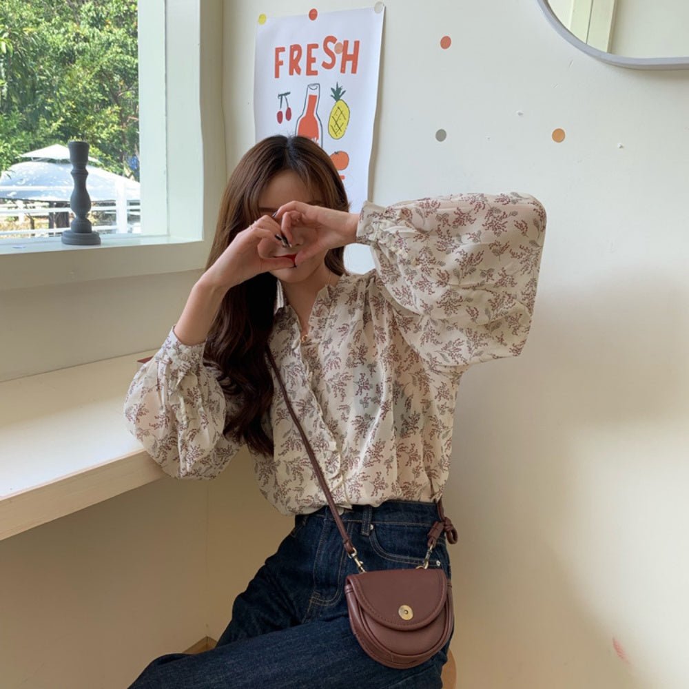 花柄フリルＶネックブラウス｜オフィスカジュアル レディース 通販【ミレジェネ】