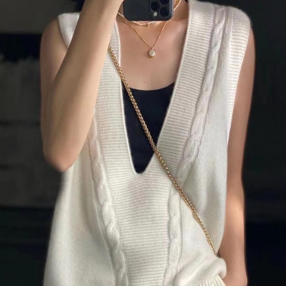 深Vネックケーブルラインニットベスト｜オフィスカジュアル レディース 通販【ミレジェネ】