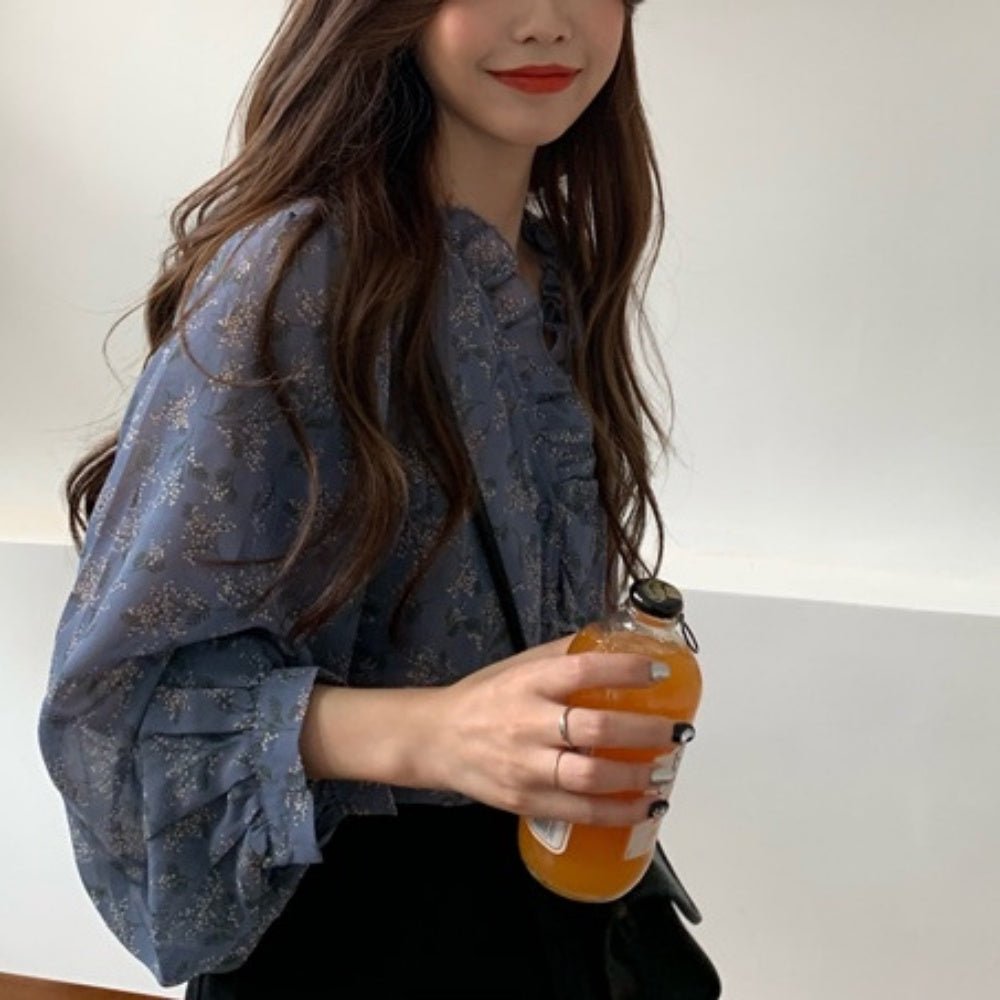 花柄フリルＶネックブラウス｜オフィスカジュアル レディース 通販【ミレジェネ】