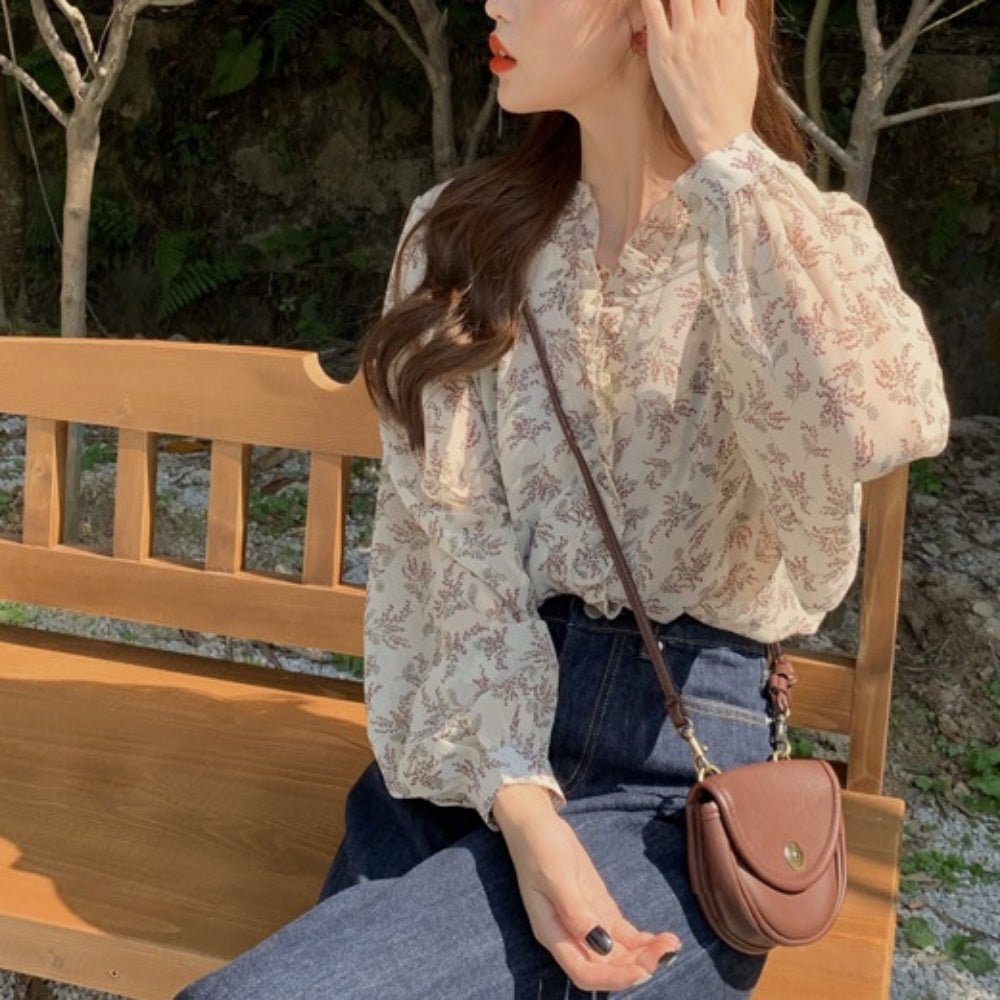 花柄フリルＶネックブラウス｜オフィスカジュアル レディース 通販【ミレジェネ】