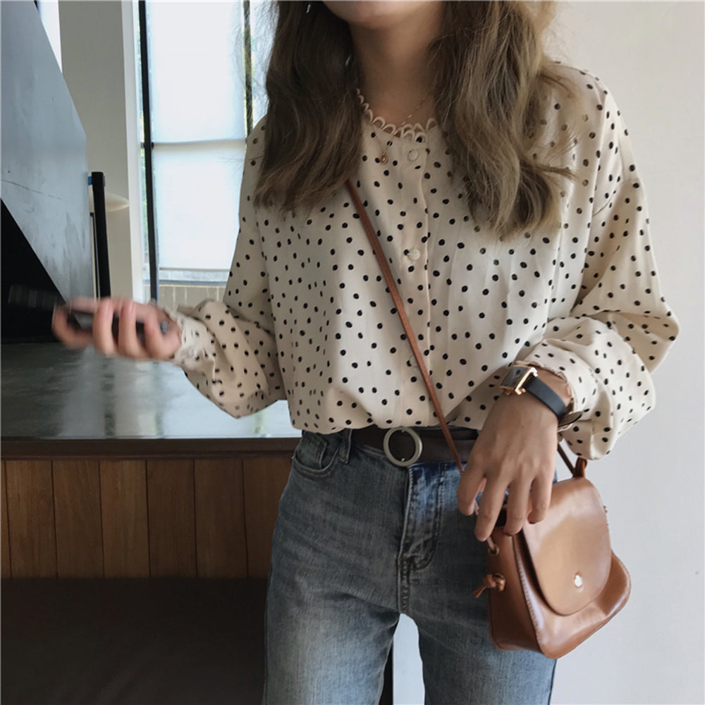 フリルラウンドネックドット柄プルオーバー長袖ブラウス - Millennial Generation