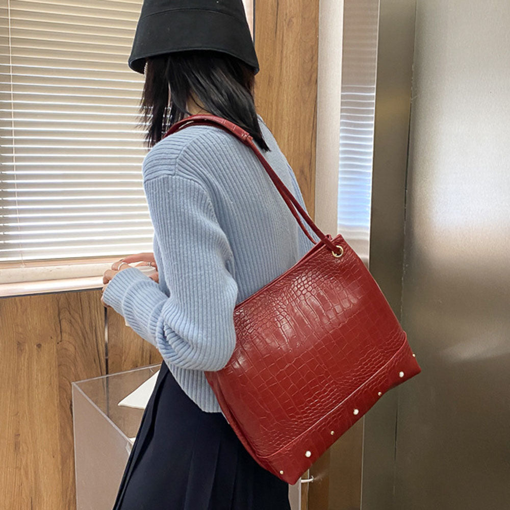 PUレザーパール付き大容量トートバッグ