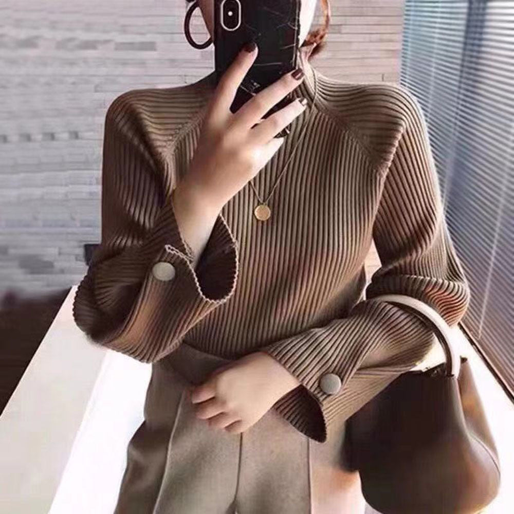 袖ボタンハイネックニット