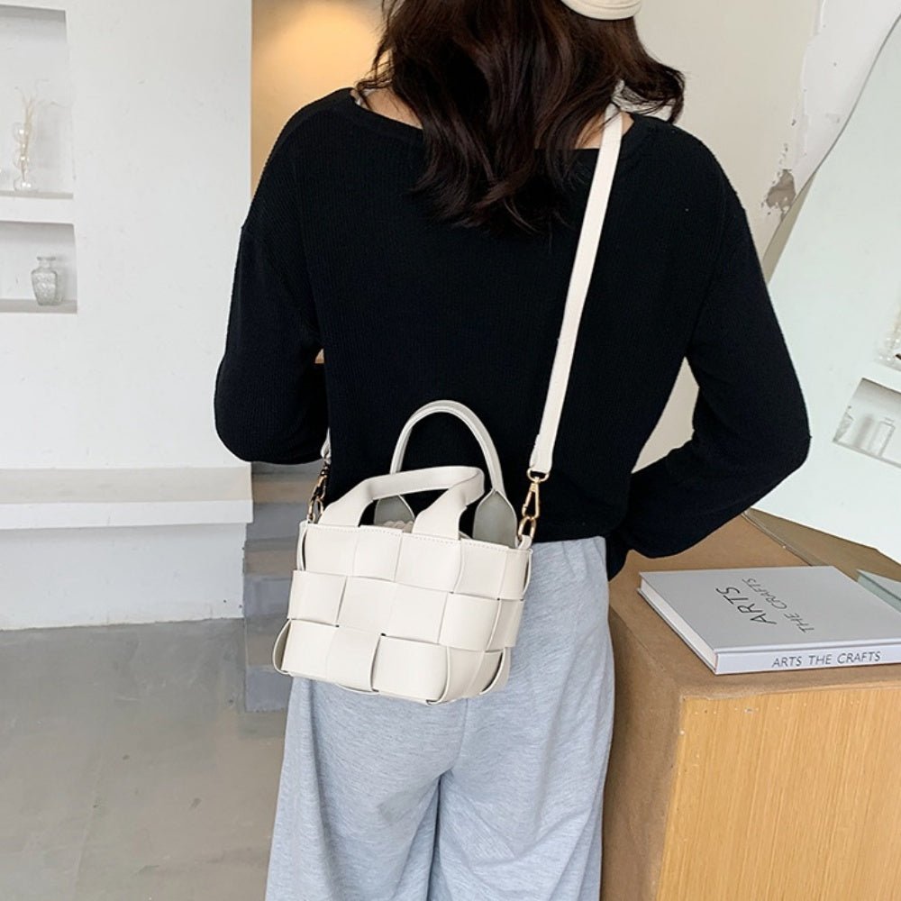 Anne  編み込みトリム クレセント 2WAY ショルダーバッグ 編み込みスクエア2WAYショルダーバッグ,ikka| TOKYO DESIGN CHANNEL