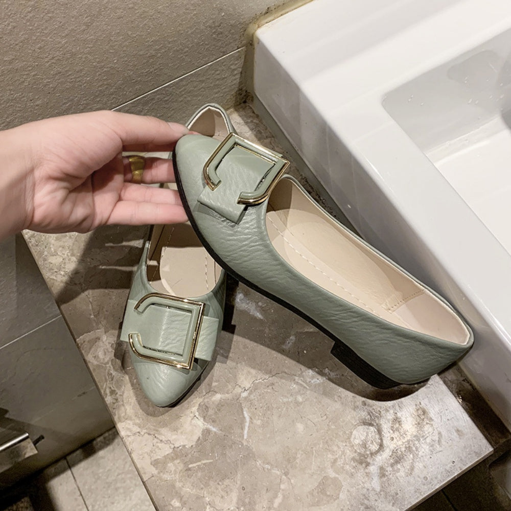 ベルトモチーフフラットパンプス