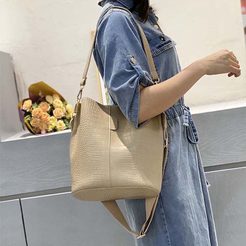 クロコ柄ショルダーバッグ