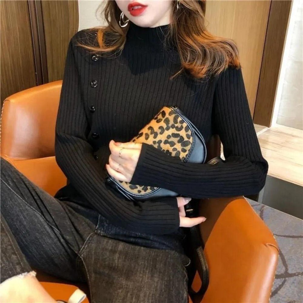 ハーフネックボタンモチーフニット