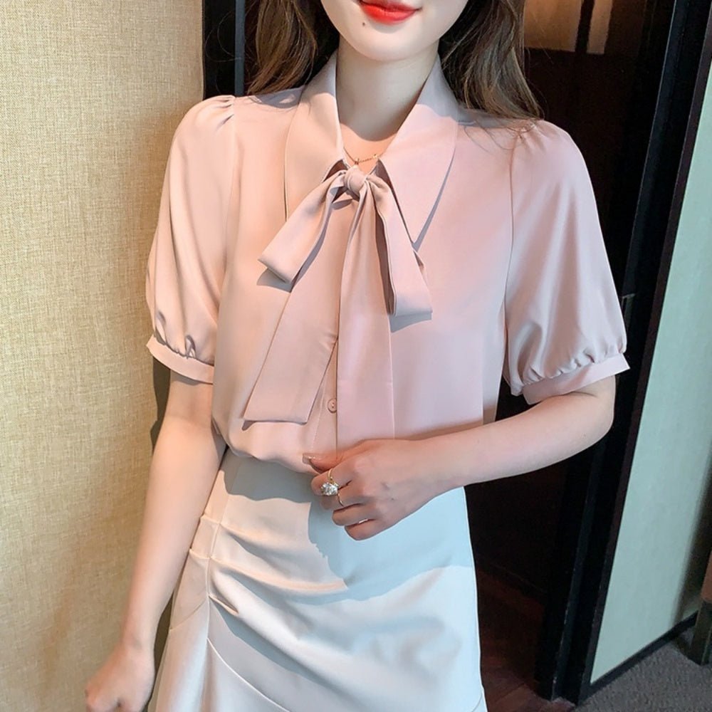 パフスリーブボウタイ襟付きブラウス｜オフィスカジュアル レディース