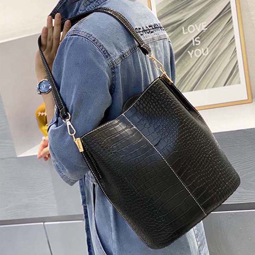 クロコ柄ショルダーバッグ