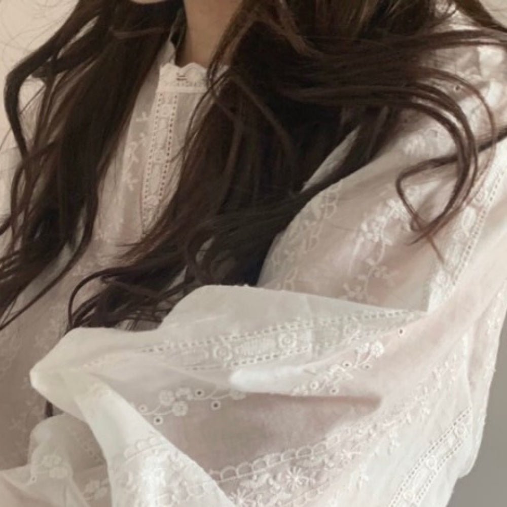 レース刺繍ギャザーボリュームスリーブトップス