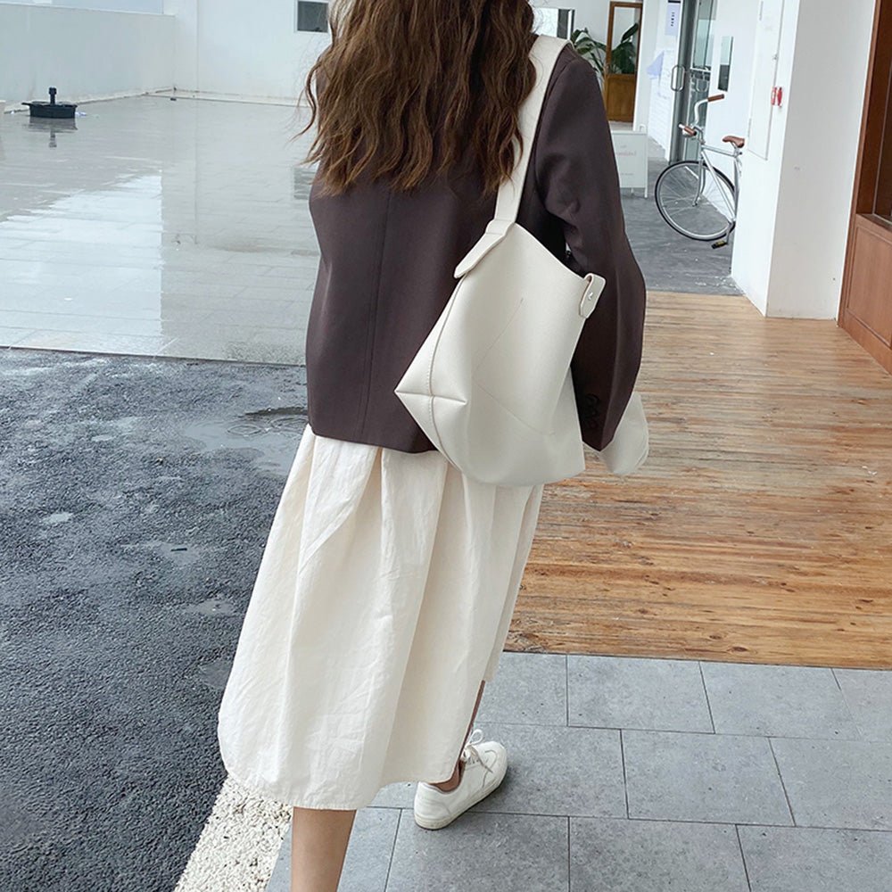 フェイクレザー大容量ショルダーバッグ｜オフィスカジュアル