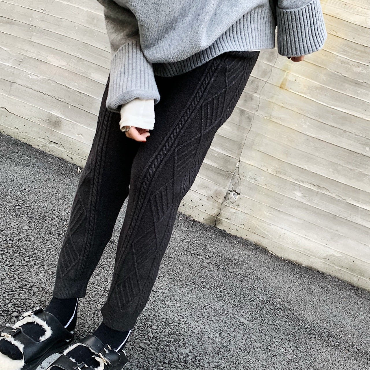 ケーブルニットテーパードパンツ - Millennial Generation