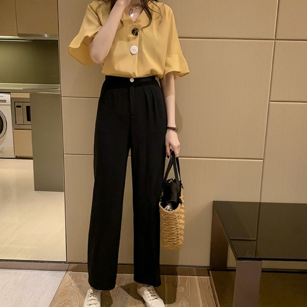 曲げ加工ボタンVネックフレアスリーブトップス - Millennial Generation