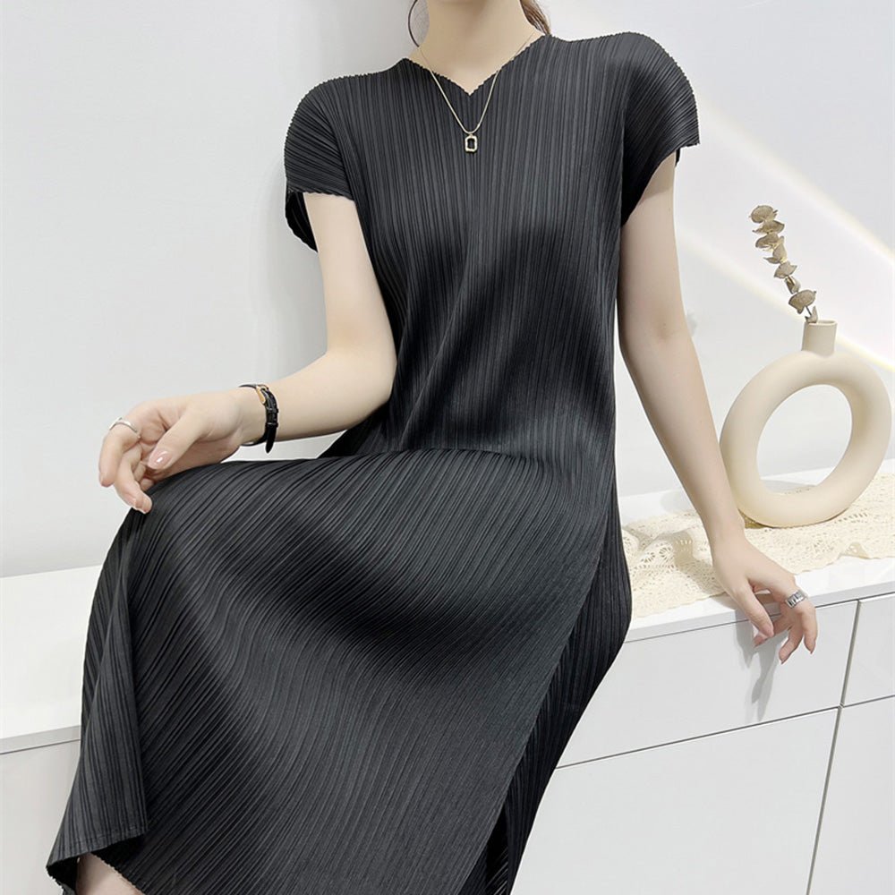 Vネックサテンプリーツワンピース｜オフィスカジュアル レディース 通販【ミレジェネ】