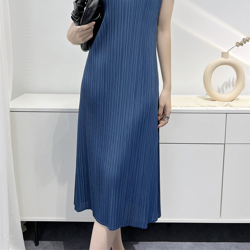 Vネックサテンプリーツワンピース｜オフィスカジュアル レディース 通販【ミレジェネ】