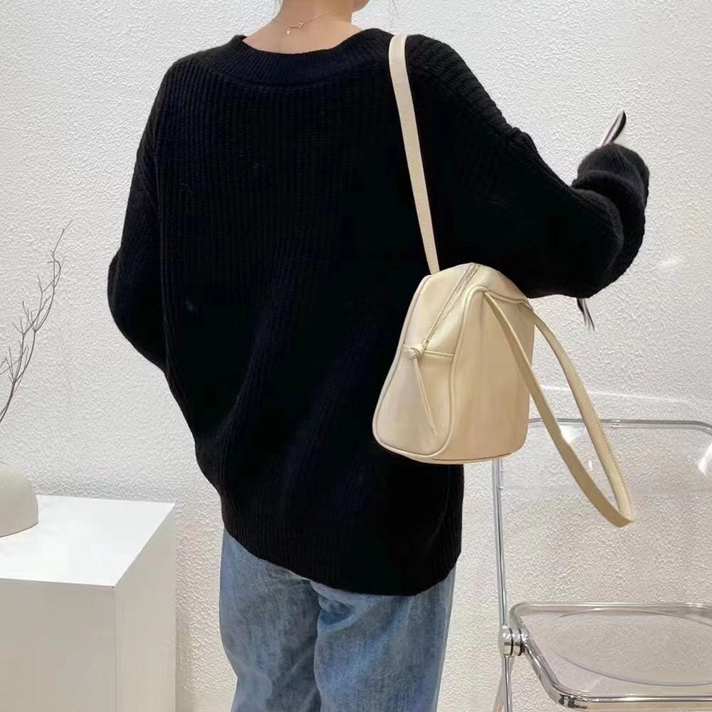 ボタンデザインVネックニット