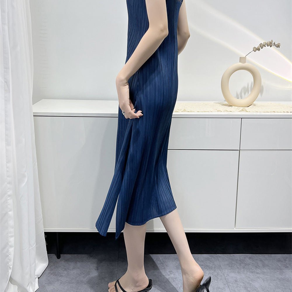 Vネックサテンプリーツワンピース｜オフィスカジュアル レディース 通販【ミレジェネ】