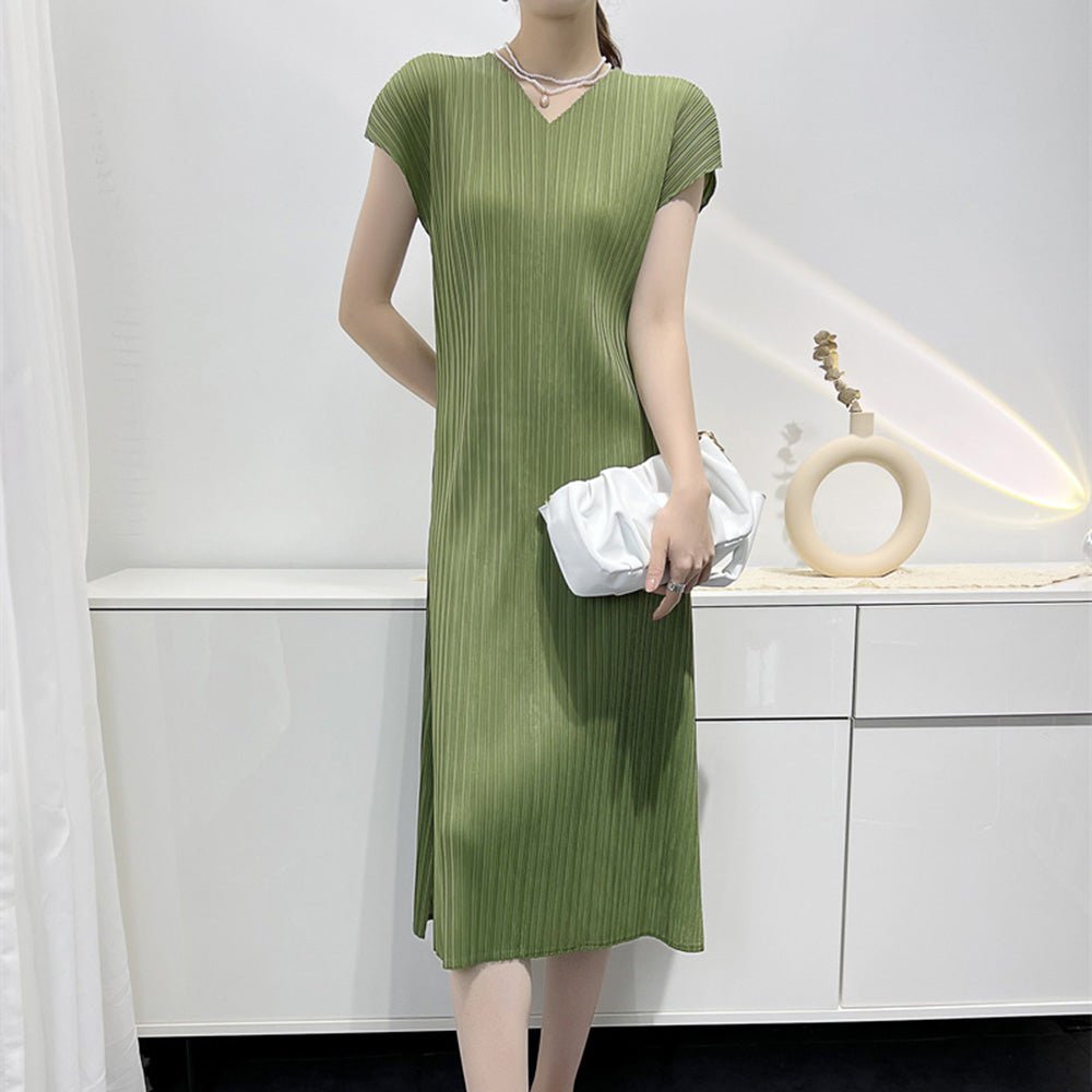 Vネックサテンプリーツワンピース｜オフィスカジュアル レディース 通販【ミレジェネ】