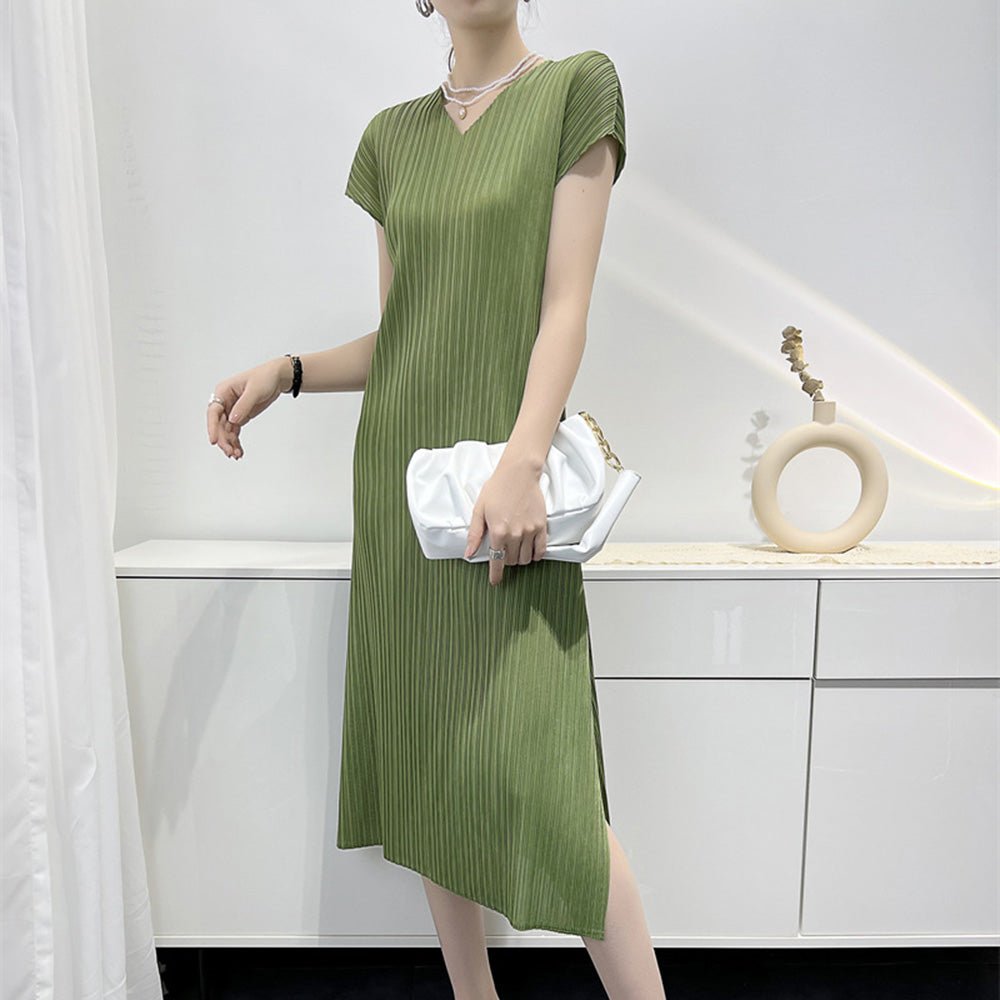 Vネックサテンプリーツワンピース｜オフィスカジュアル レディース 通販【ミレジェネ】