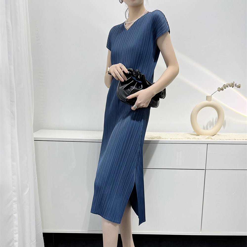 Vネックサテンプリーツワンピース｜オフィスカジュアル レディース 通販【ミレジェネ】