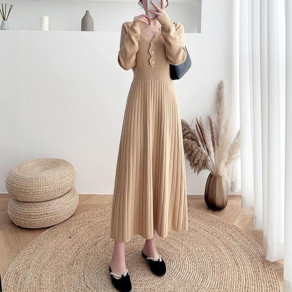 【Karen Millen】ワイドVネックカラー ニットワンピース ボタンアクセントVネックニットワンピース｜オフィスカジュアル