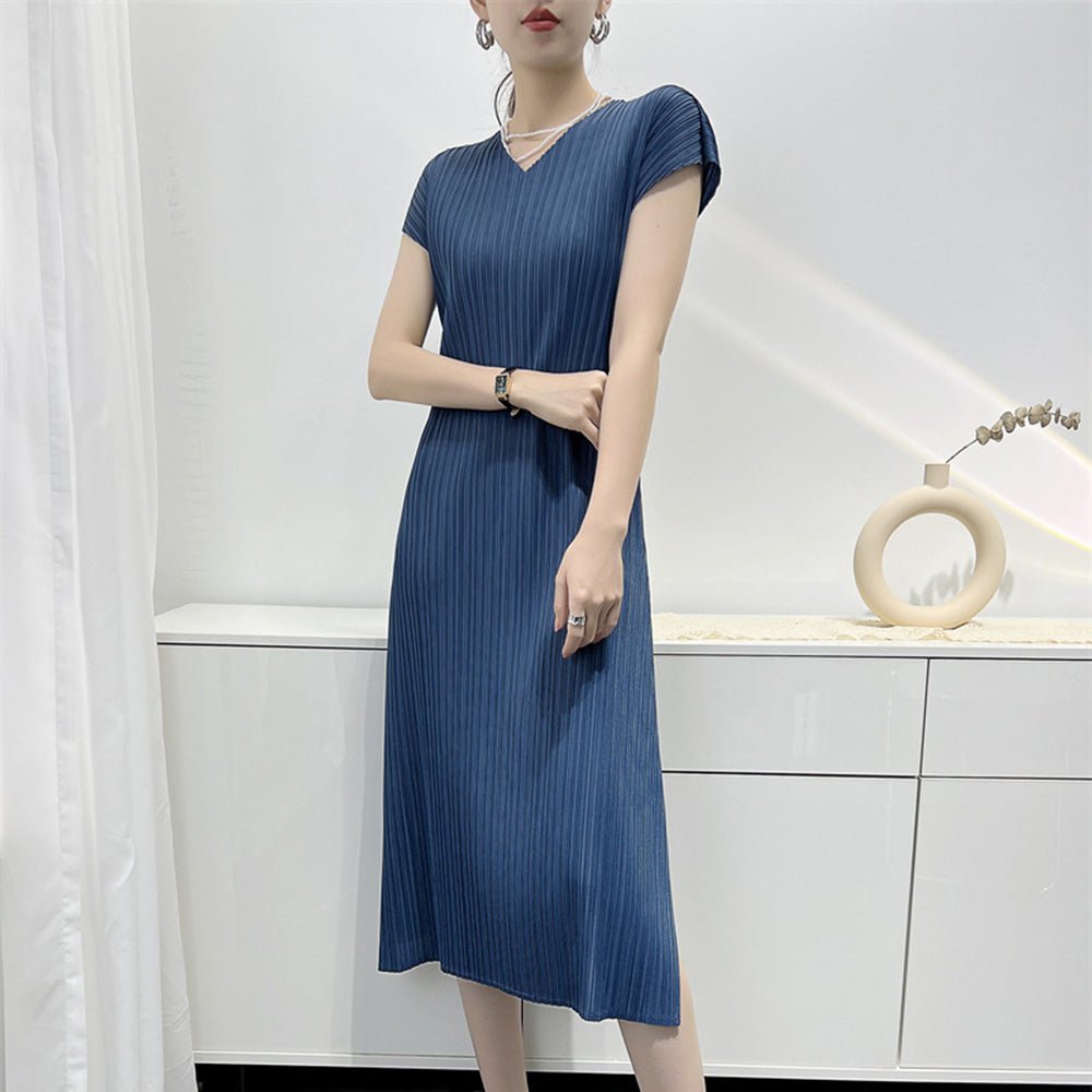Vネックサテンプリーツワンピース｜オフィスカジュアル レディース 通販【ミレジェネ】