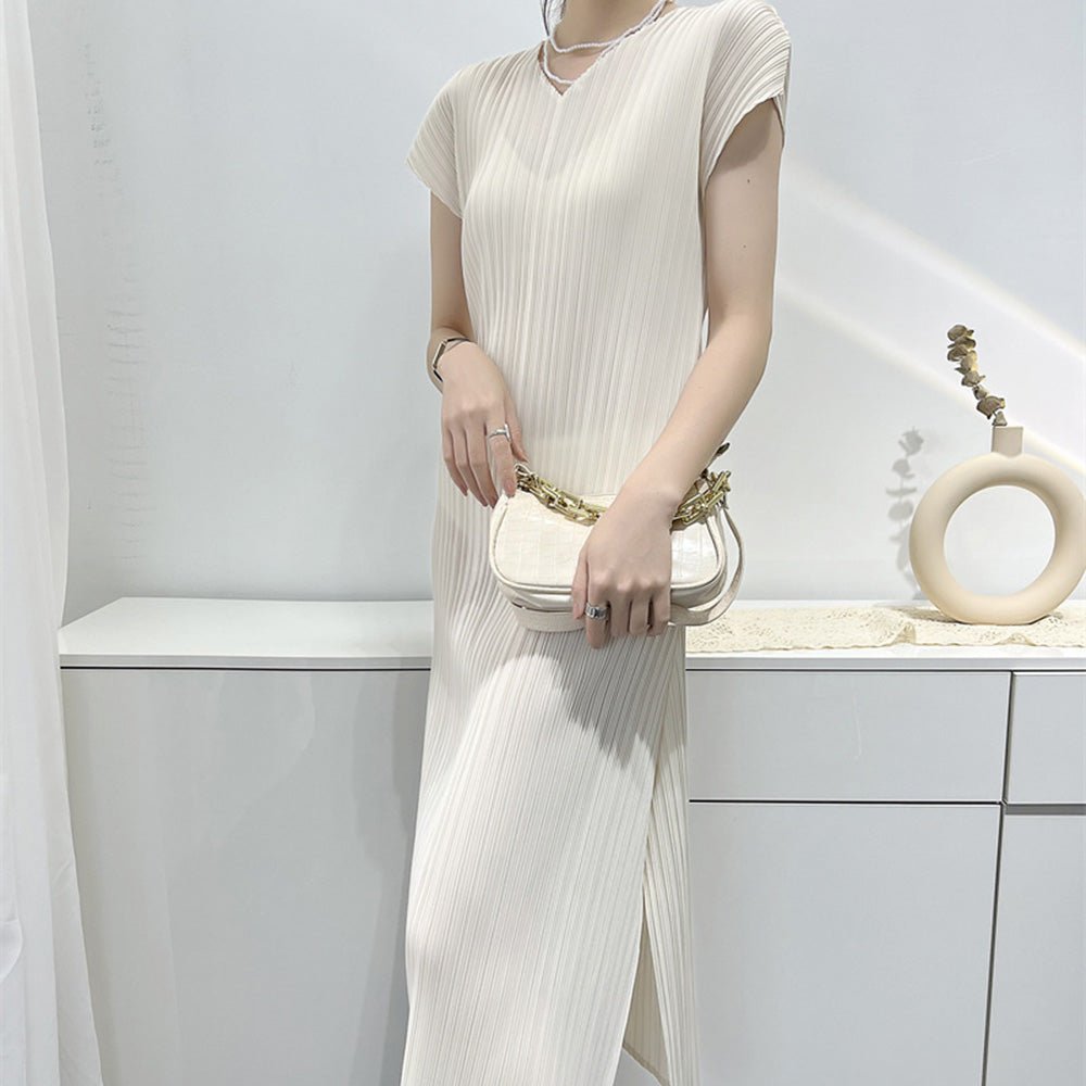 Vネックサテンプリーツワンピース｜オフィスカジュアル レディース 通販【ミレジェネ】