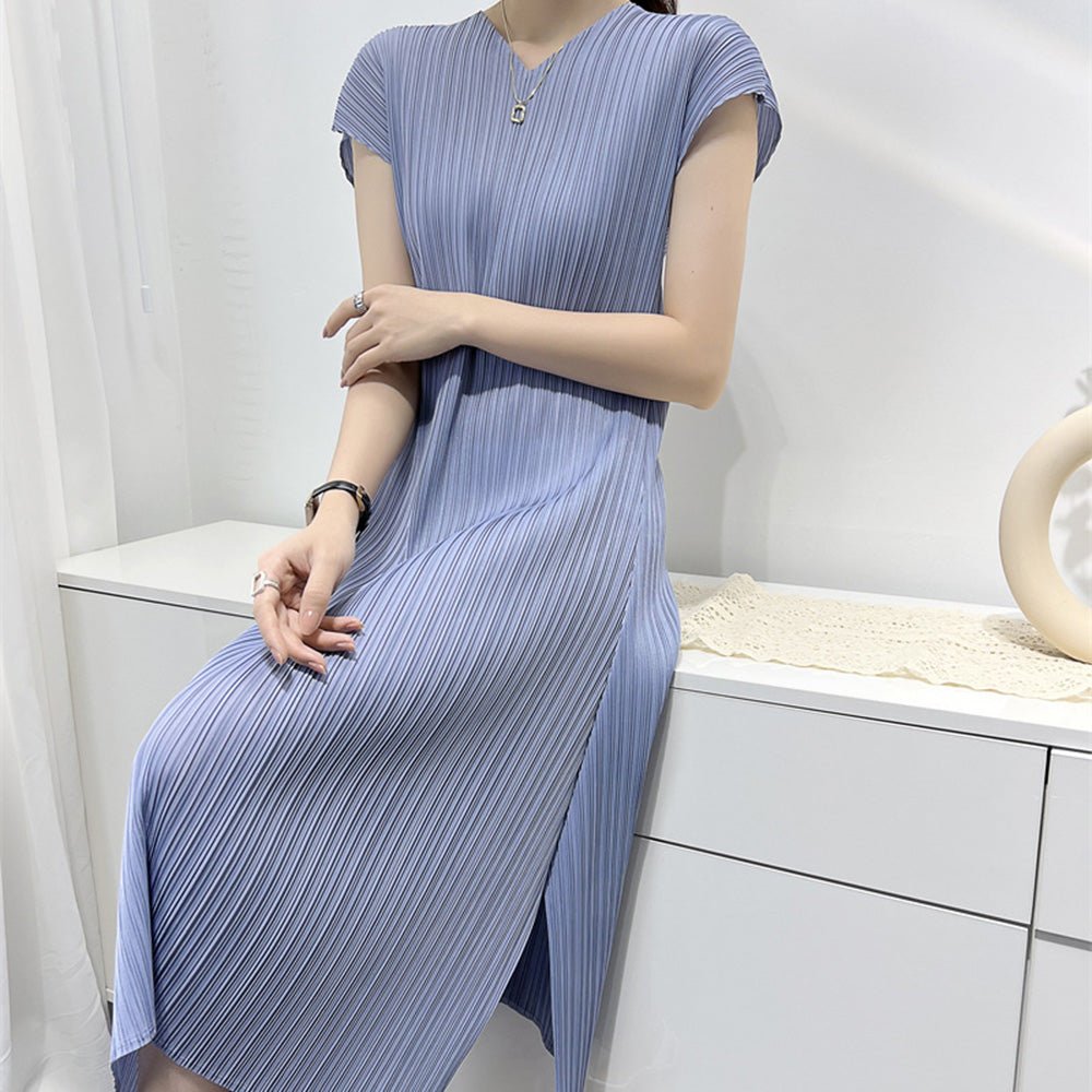 Vネックサテンプリーツワンピース｜オフィスカジュアル レディース 通販【ミレジェネ】